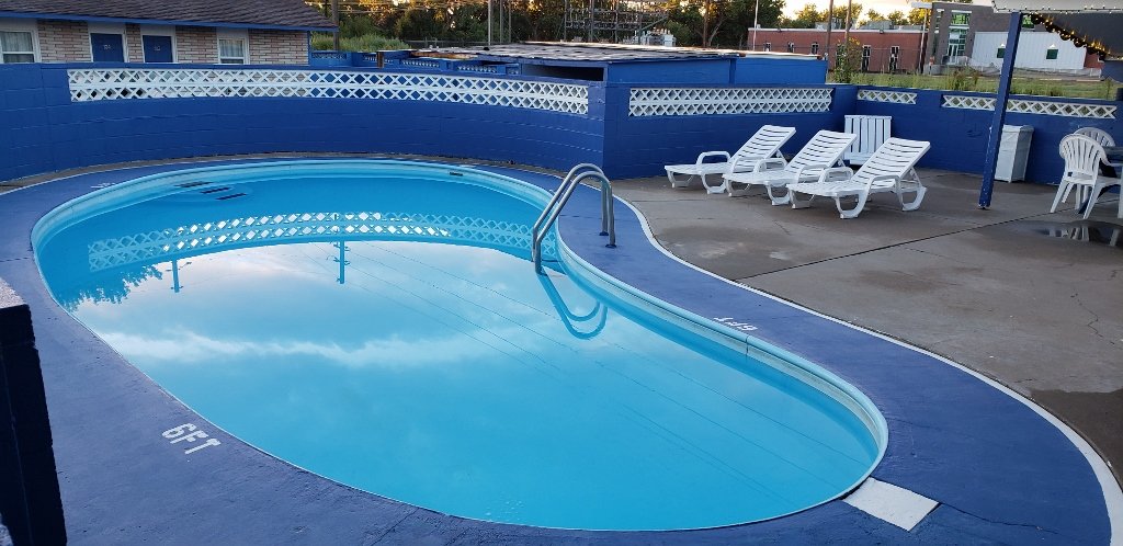 Blue Spruce Motel-泳池