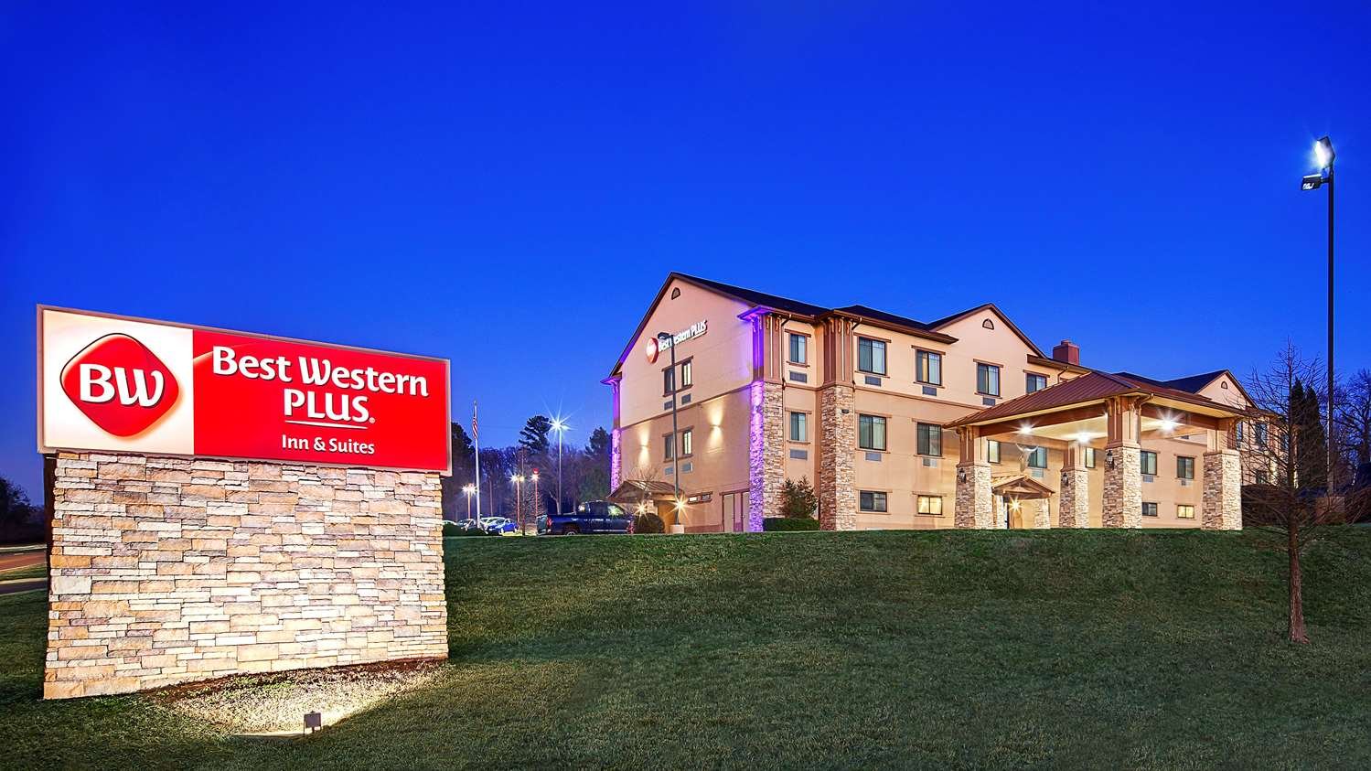 Best Western Plus Royal Mountain Inn & Suites-官方