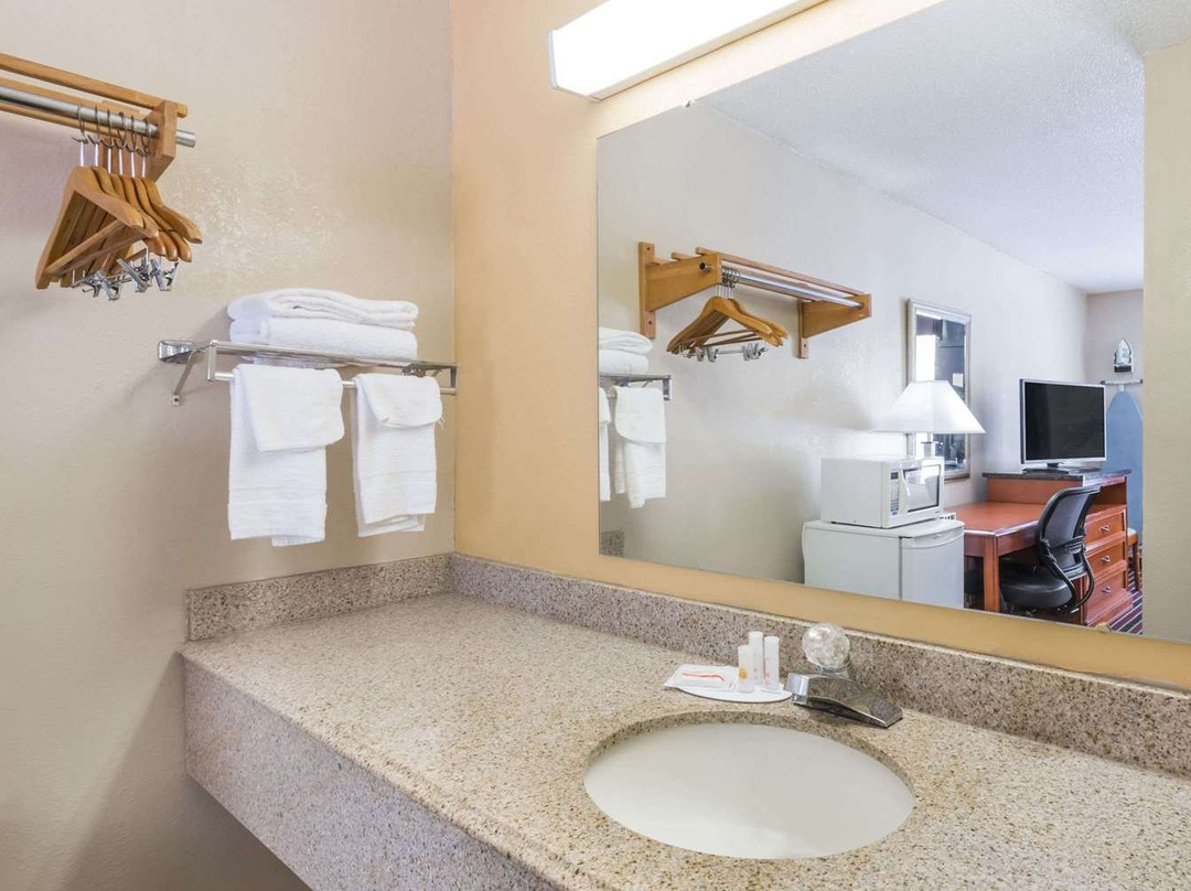 Red Roof Inn Lenoir主图