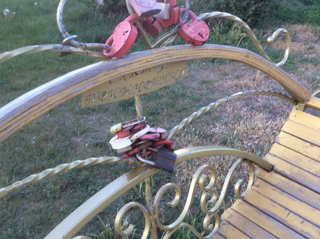 Sculpture Lovebirds Bench-阿斯特拉罕必去景点