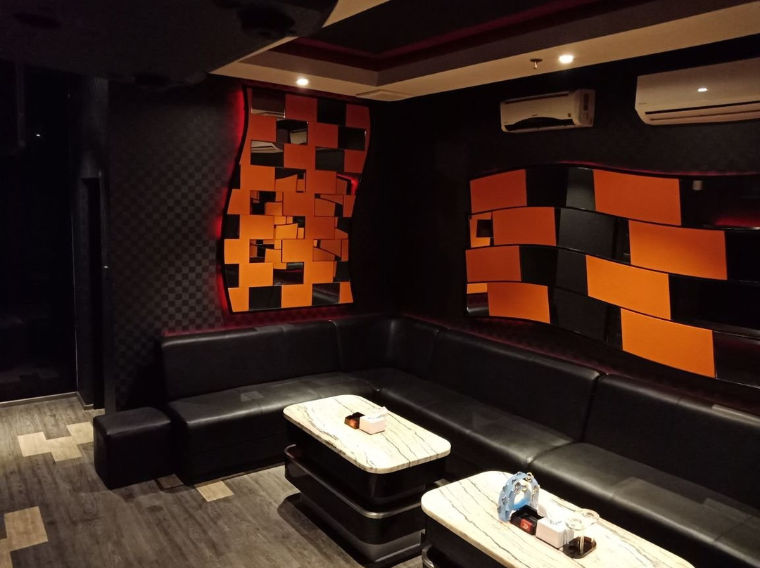Broadway Karaoke & Lounge景点图片