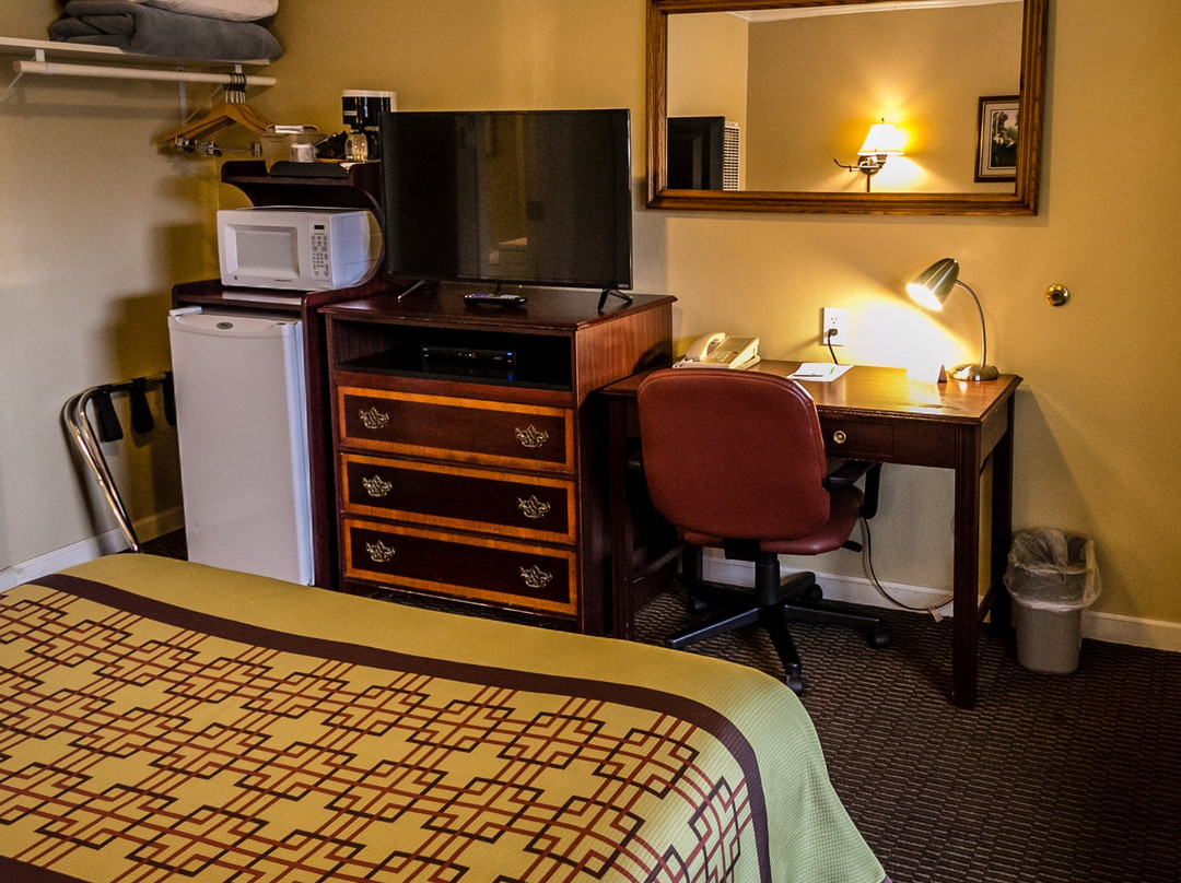 Charm Motel & Suites主图