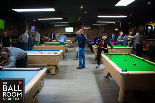 The Ball Room Sports Bar & Pool Hall-丹弗姆林必去景点