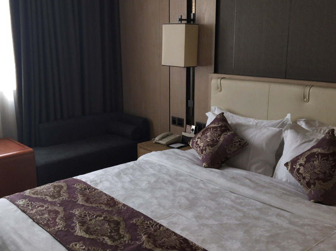 荷塘园林大酒店主图