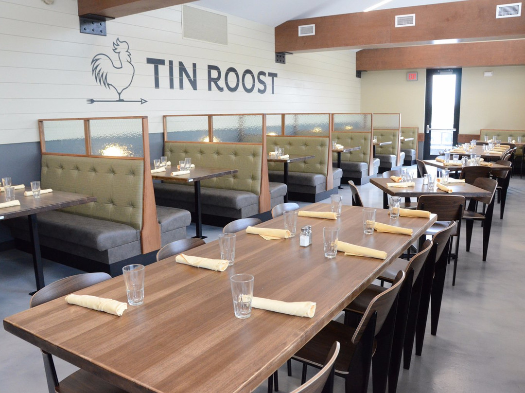North Liberty餐馆和美食-Tin Roost