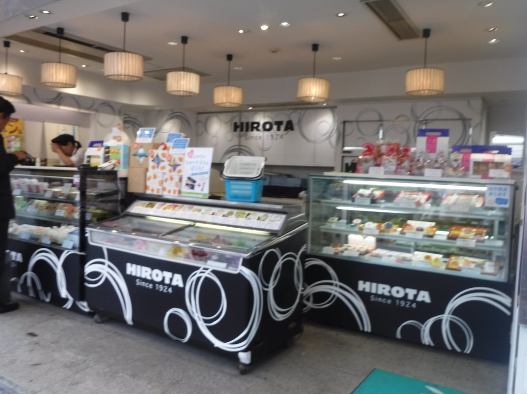 ヒロタ新橋駅前店
