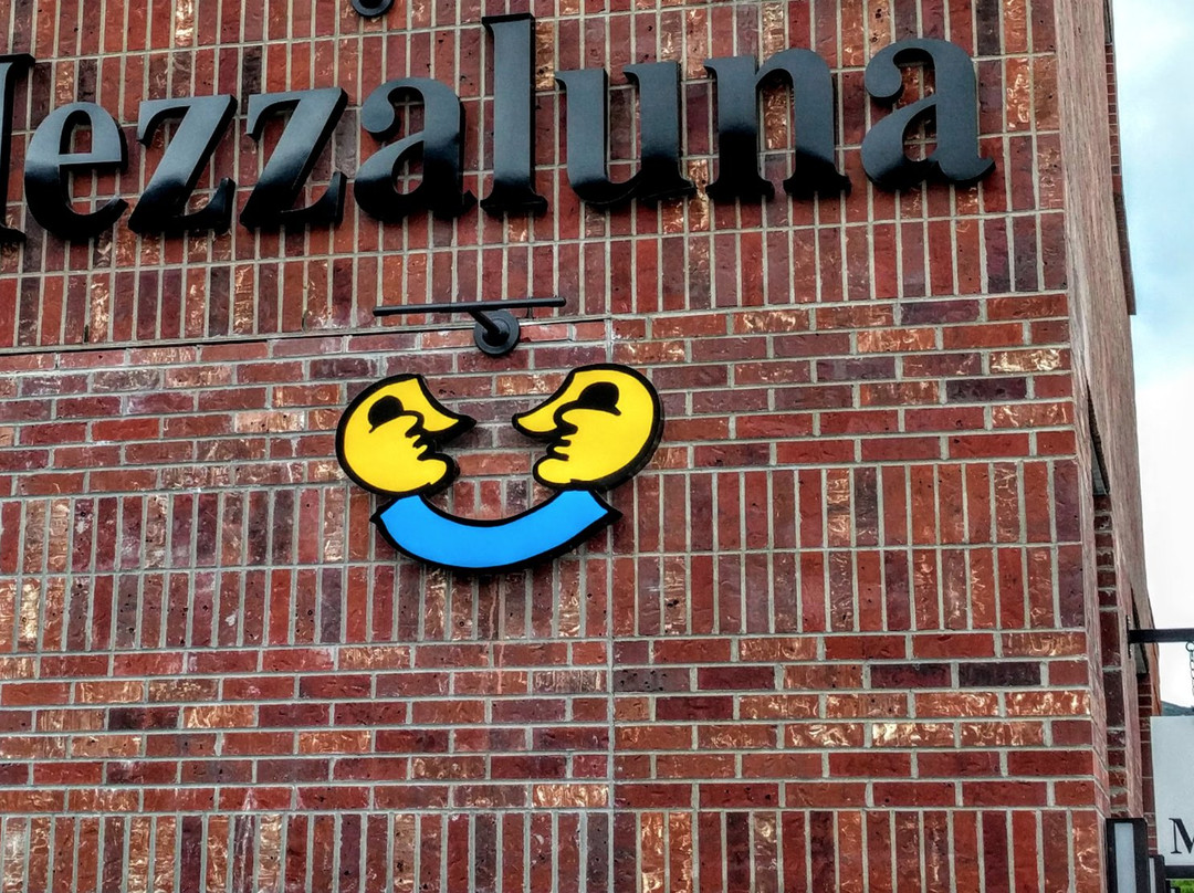 Mezzaluna Willits主图