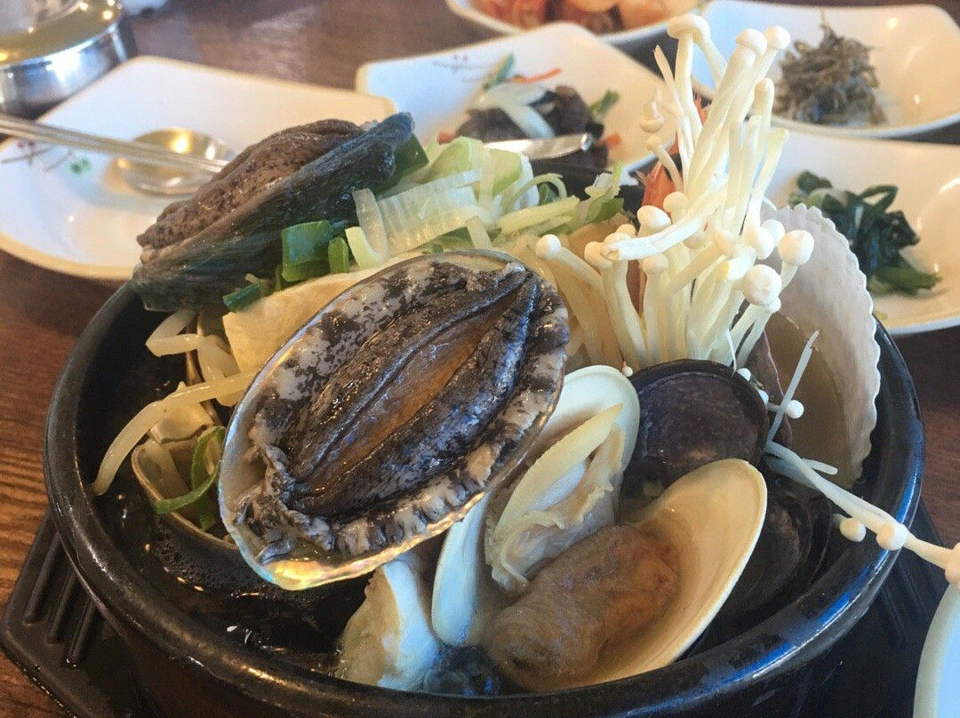 전복해물뚝배기