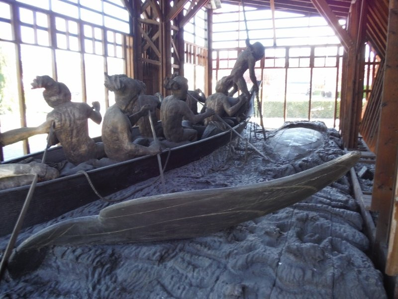 Nuu-Chah-Nulth Whaling Canoe Sculpture景点图片