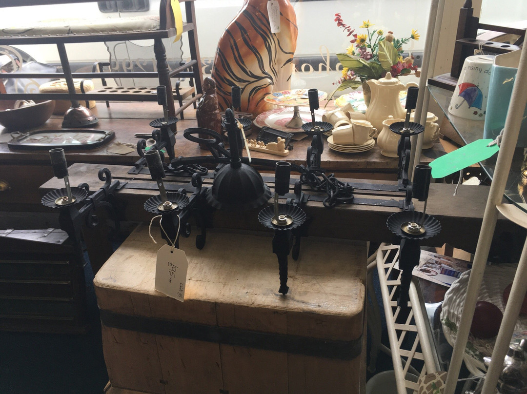 Emlyn Antiques Centre景点图片