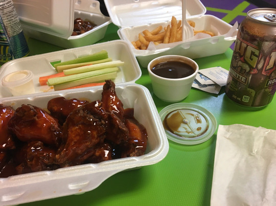 Vanscoy餐馆和美食-Wing World