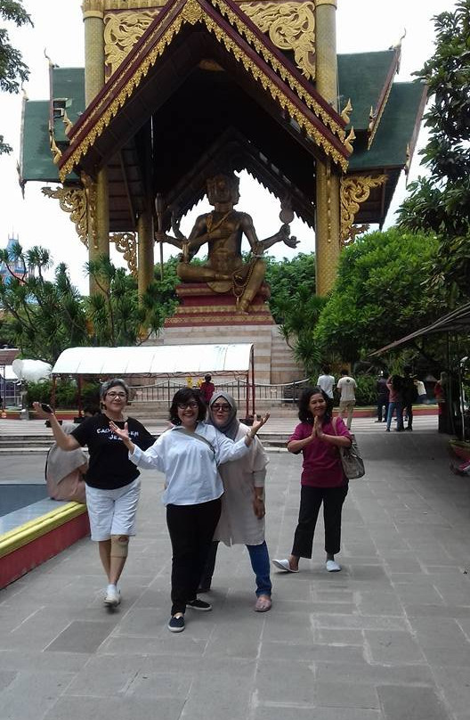 Four Face Buddha Statue-泗水必去景点