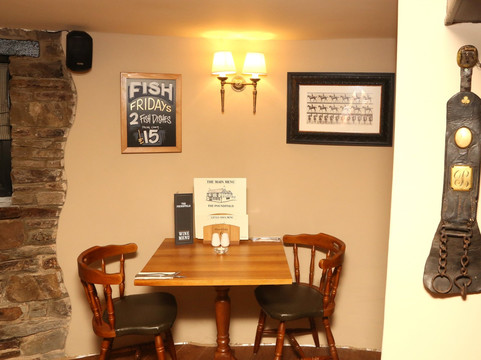 the poundffald inn-Four Crosses必去景点