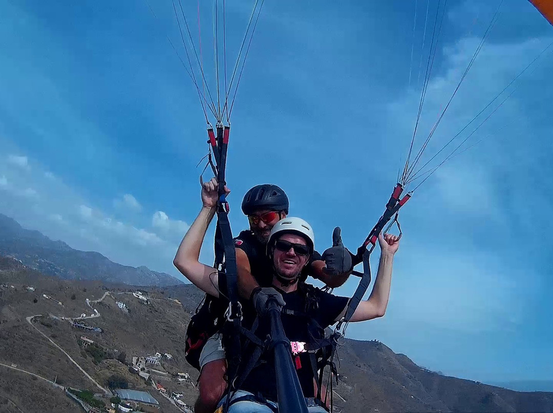 Parapente Tropical-莫特里尔必去景点