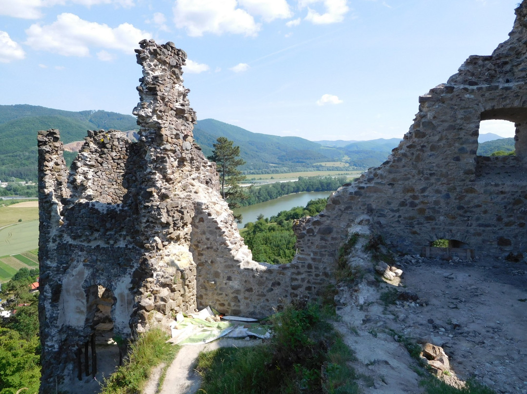 Revište Castle ruins景点图片