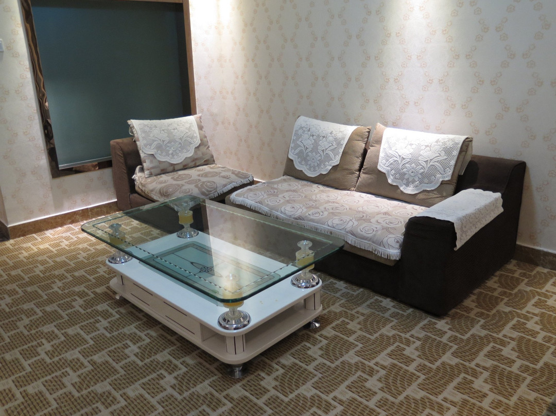 富蕴山河酒店主图