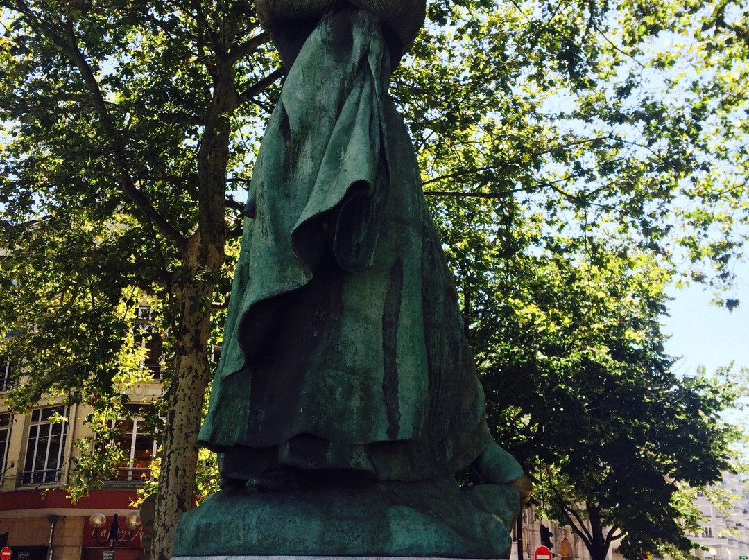 Statue La Sasson景点图片