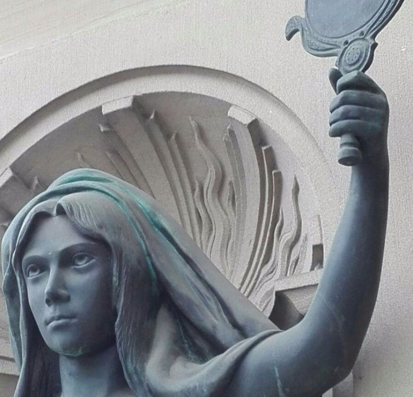 Skulpturen "Wahrheit und Gerechtigkeit"-伍珀塔尔必去景点