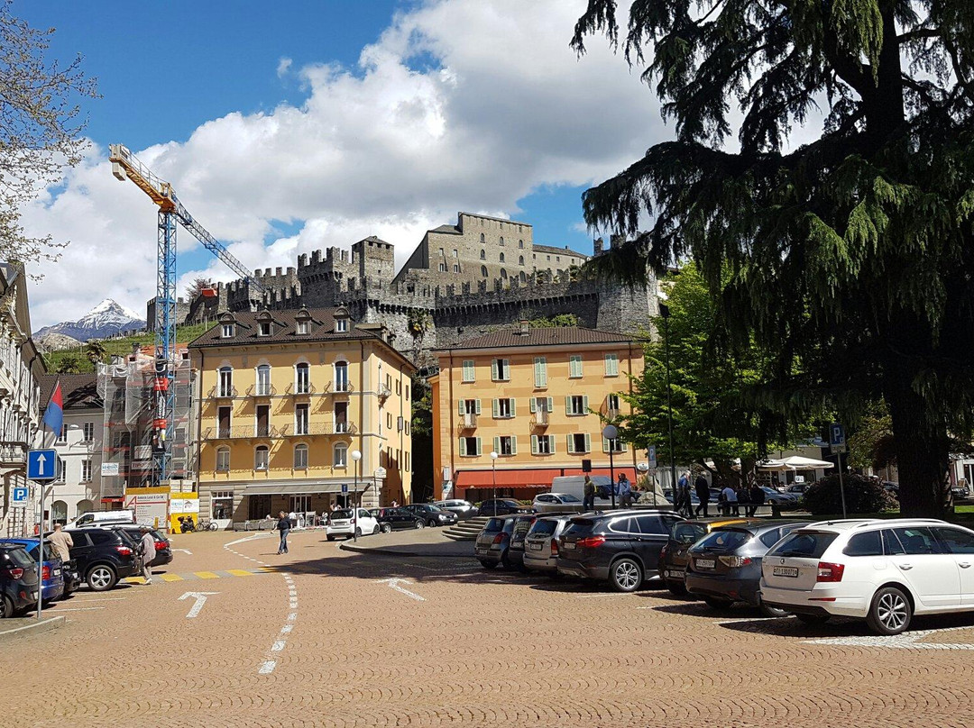 Piazza Indipendenza-贝林佐纳必去景点