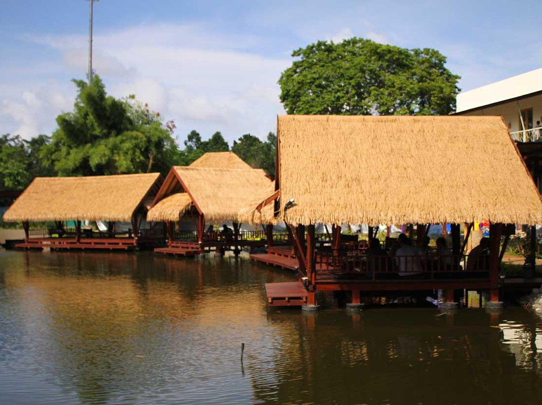 Telaga Sampireun Restaurant