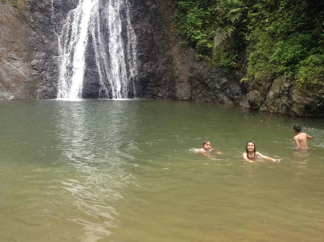 Salto Curet Waterfall景点图片