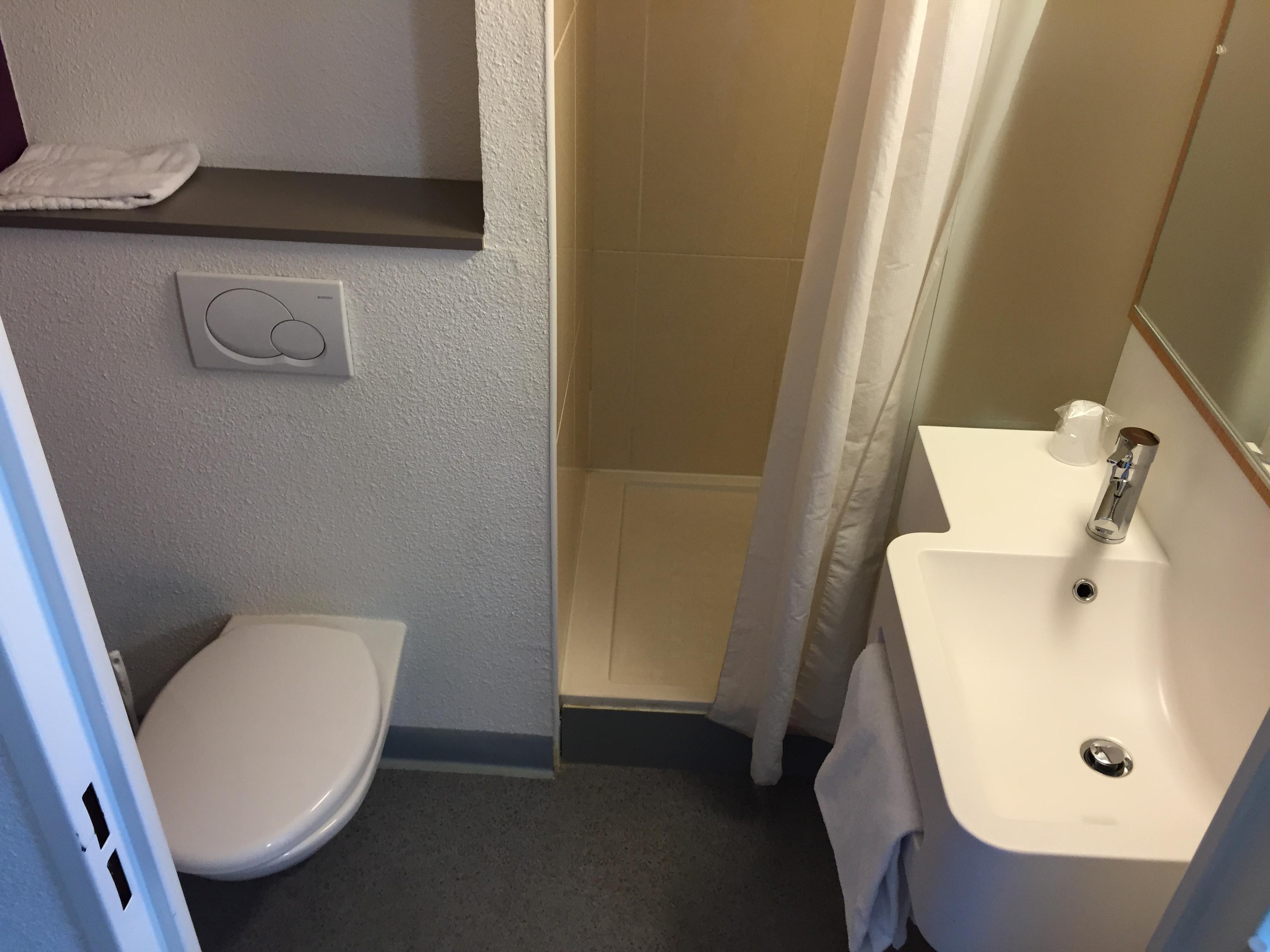 B&B HOTEL Paris Le Bourget-浴室