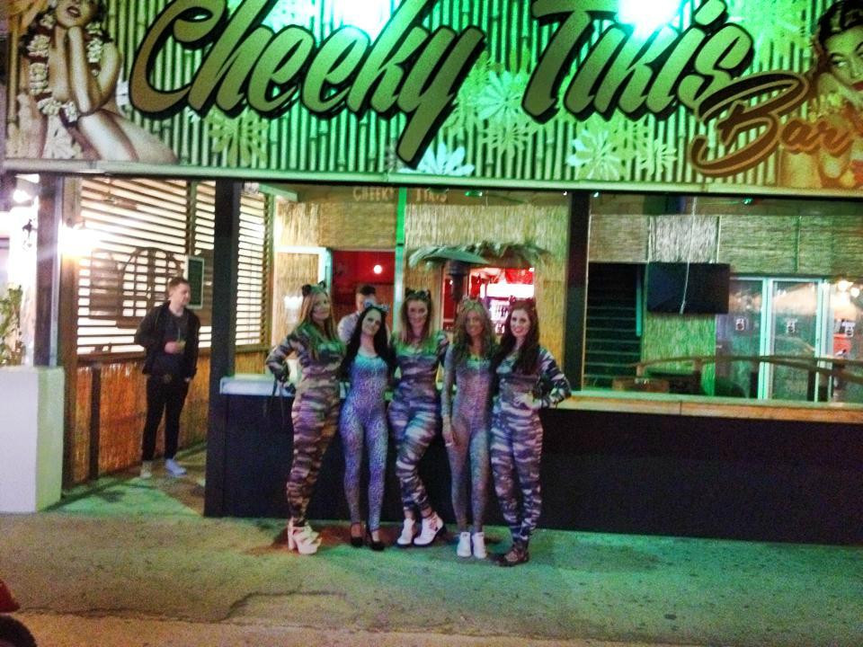 Mouzaki旅游景点-Cheeky Tikis Bar