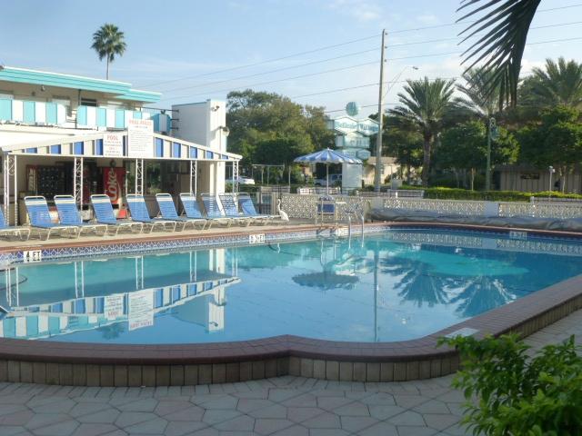Belleair Village Motel-泳池
