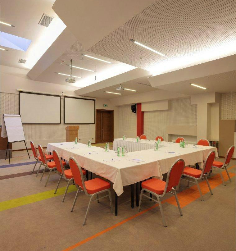 蓝阳卡奇酒店主图