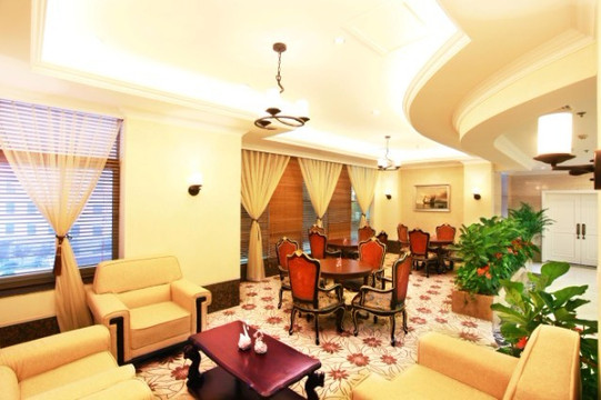 青岛海林山庄大酒店(石老人海水浴场海安路地铁站店)主图