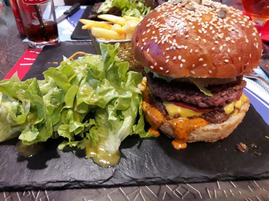 Les Bruyeres餐馆和美食-Le Plan B