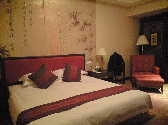 陆羽山庄度假酒店主图