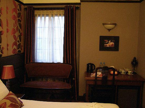 五重奏旅店主图