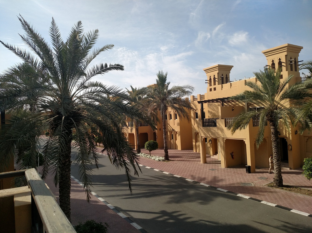 Al Hamra Village Hotel主图