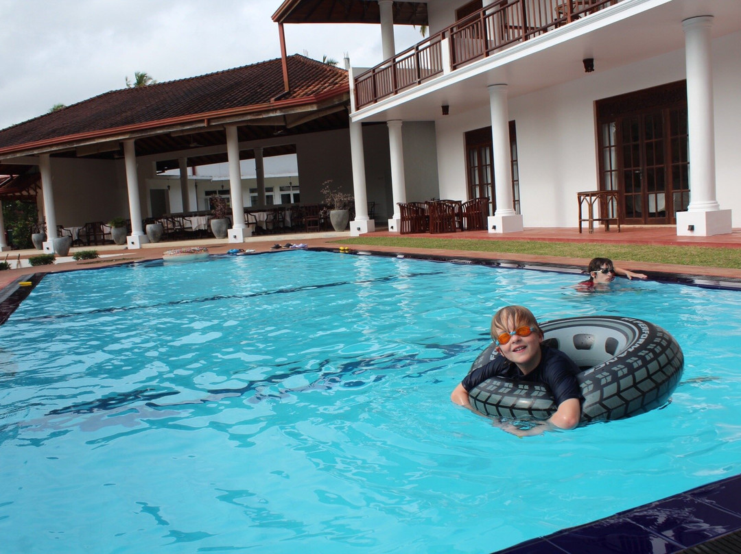 本托塔水滨度假酒店主图