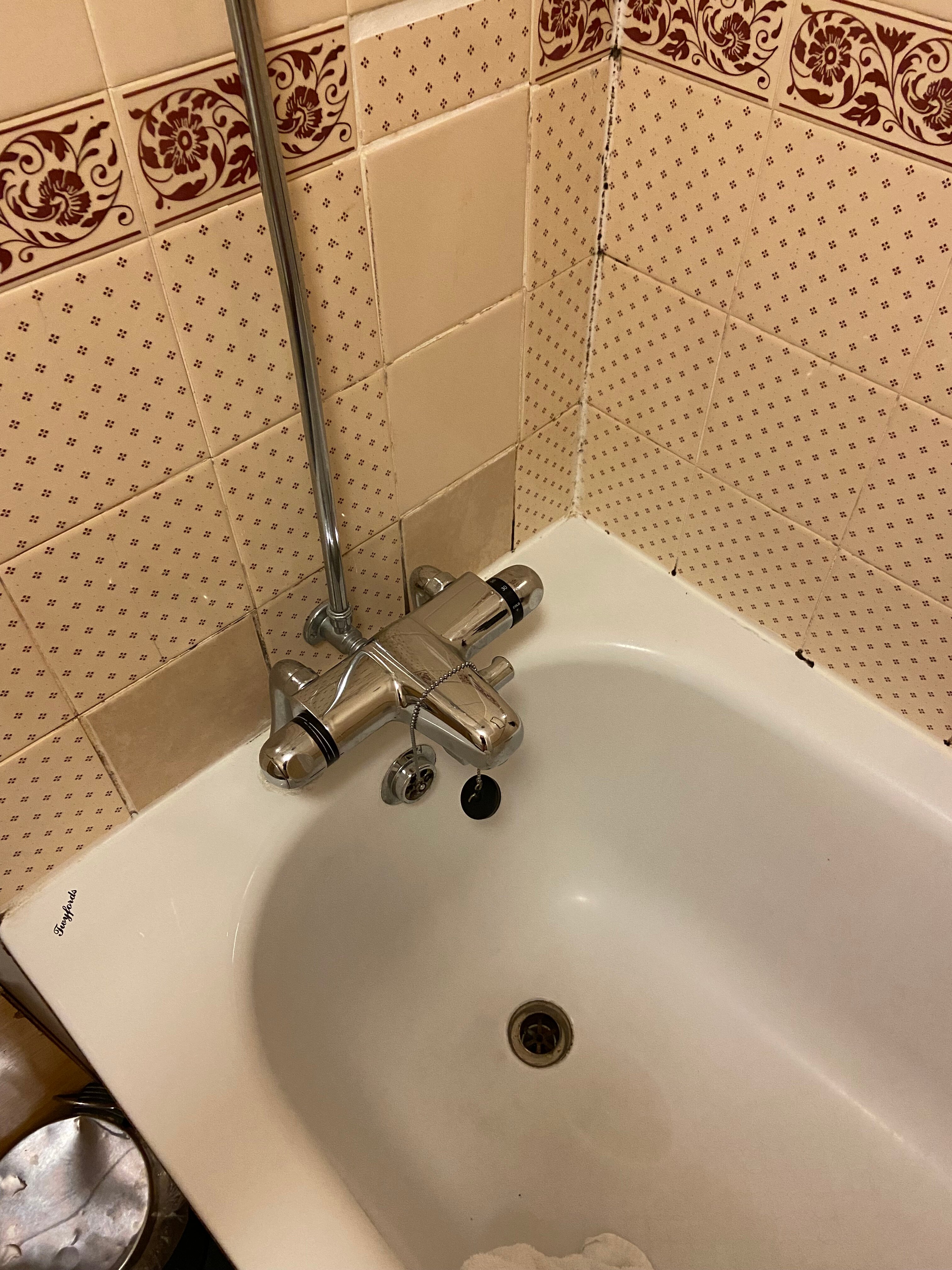 Days Inn by Wyndham Tewkesbury Strensham-浴室