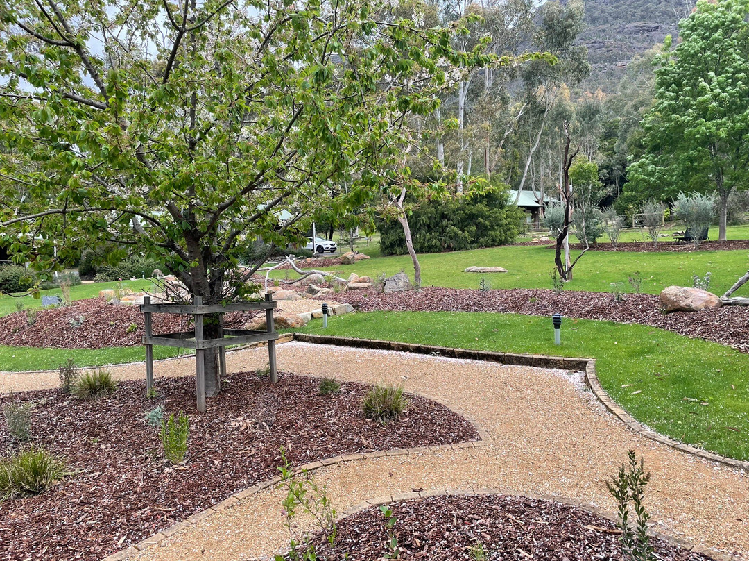 度阿顿斯度假村酒店主图