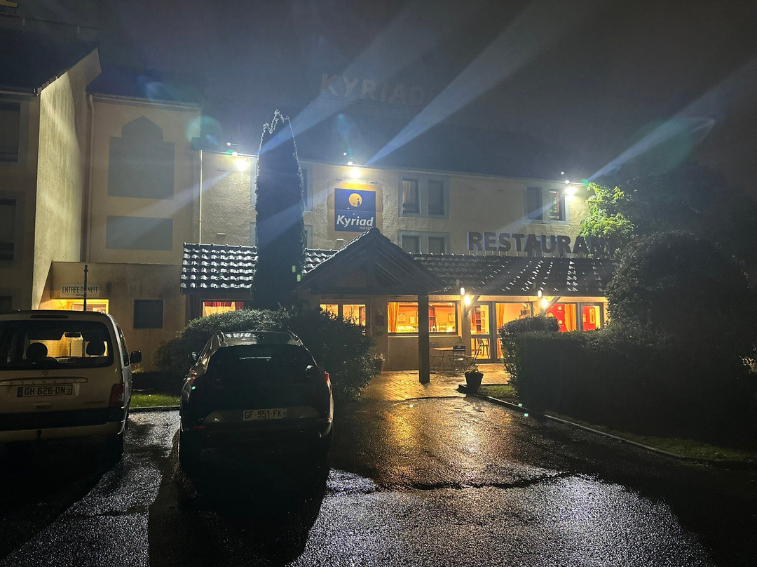 基里亚德鲍威苏德酒店主图