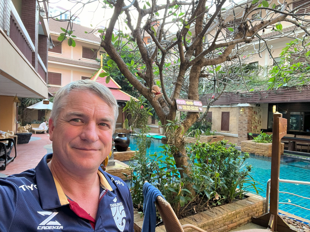 艾雅伊广场酒店主图