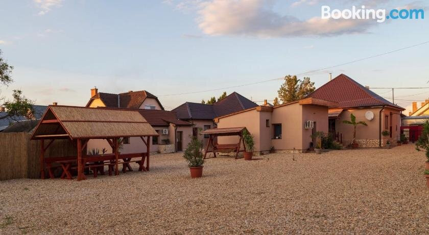 Ivanhoe Apartman
