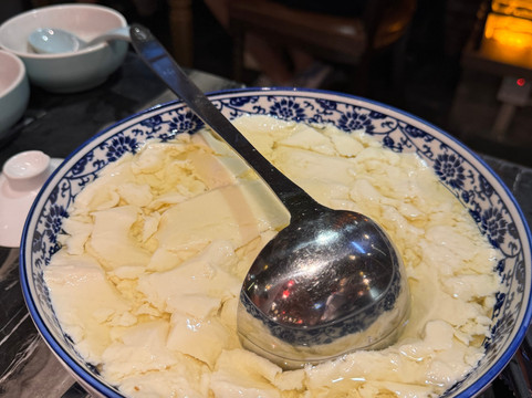 Drunken by the Moon over Xixi River