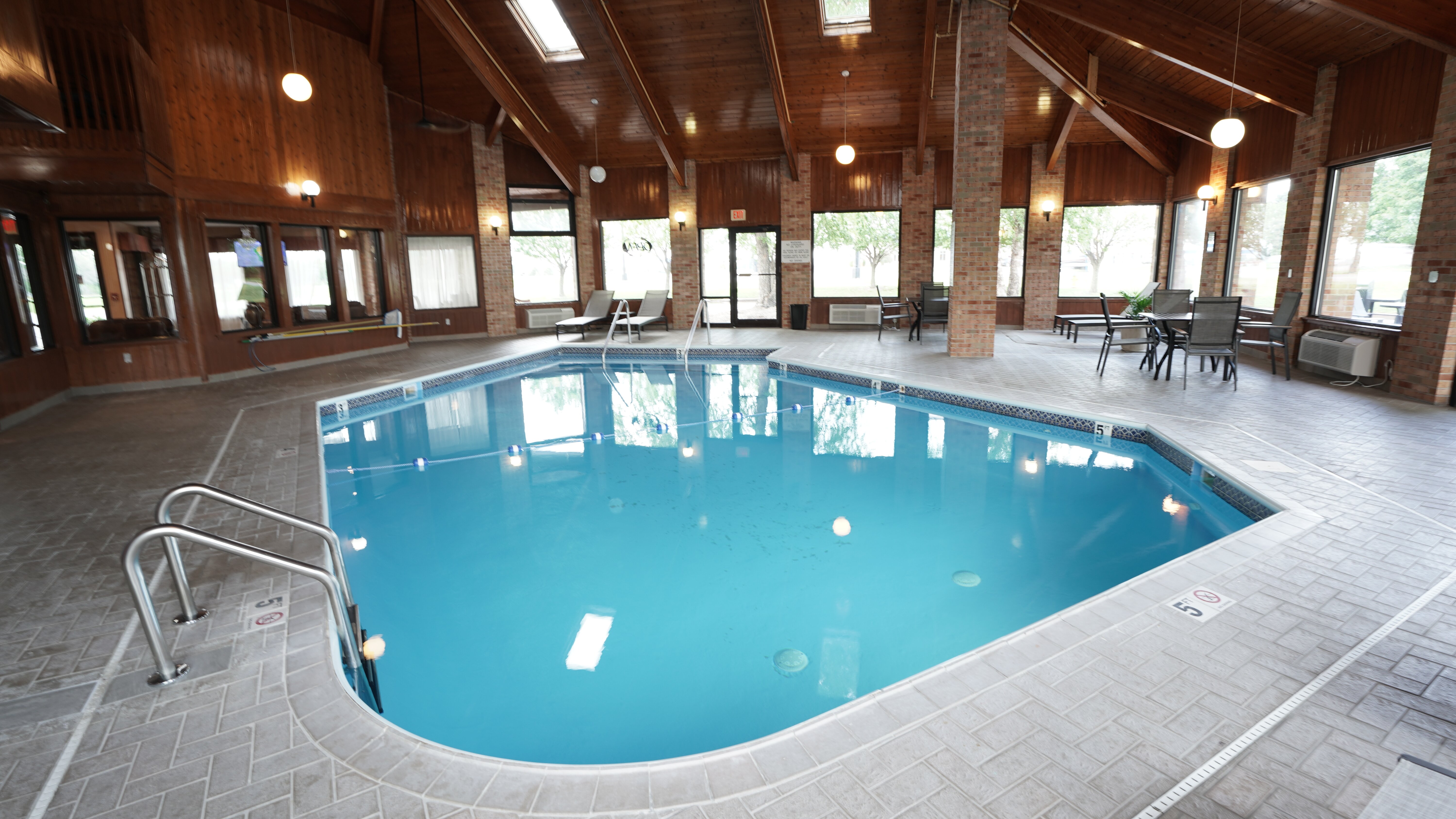 Quality Inn Storm Lake-泳池