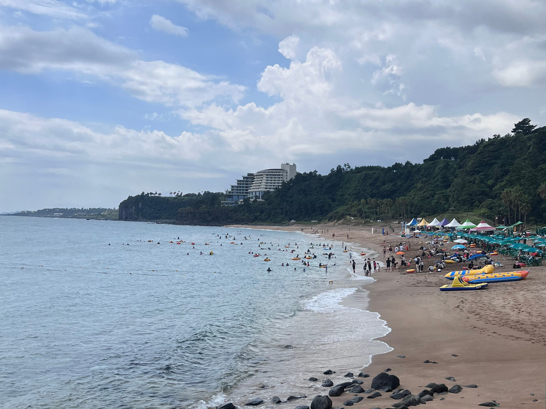 中文海水浴场-西归浦市必去景点