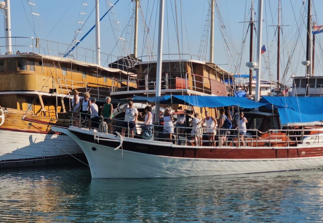 Sailing Yacht Issa-Jesenice必去景点