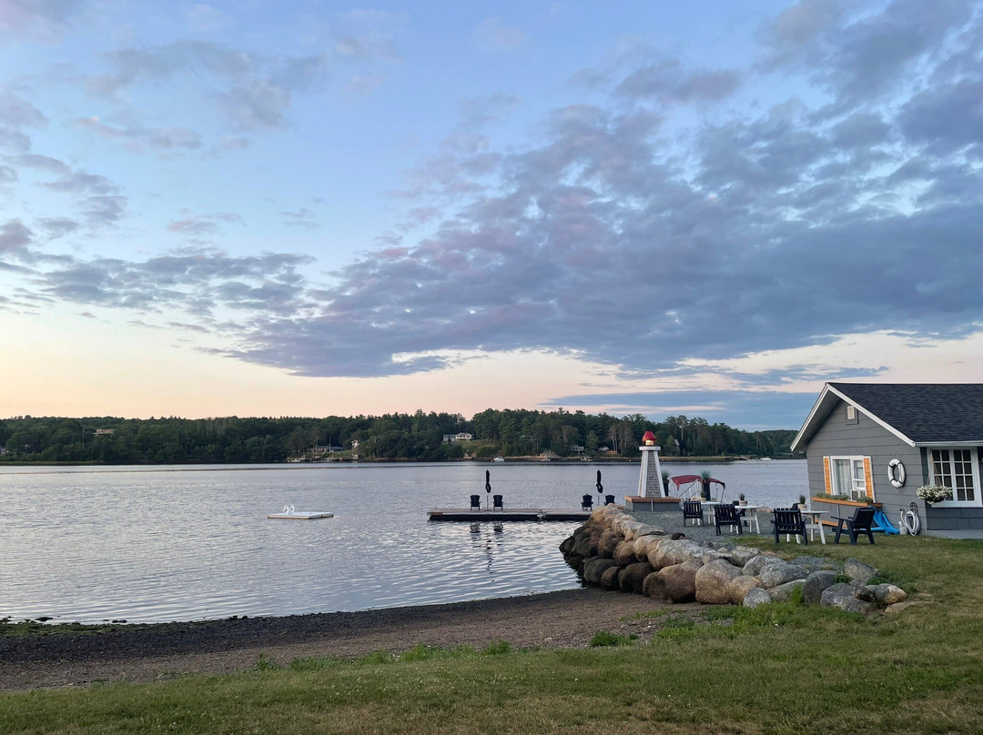 Lighthouse Motel and Cottages
