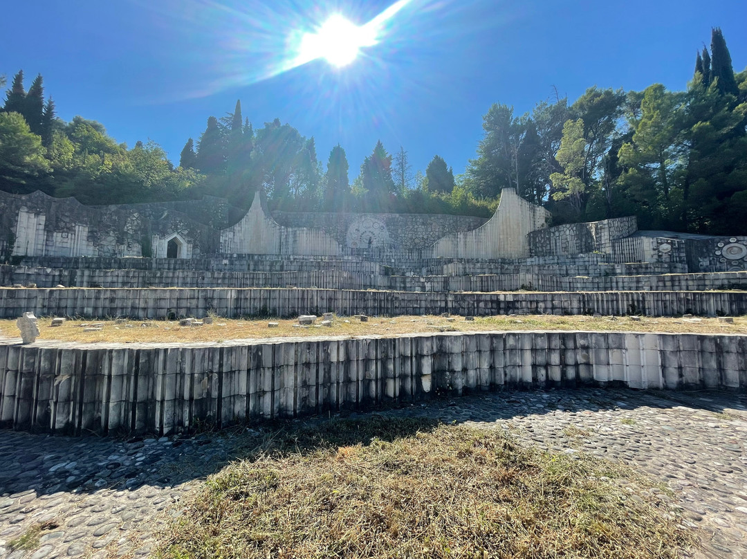 Partisan Cemetery景点图片