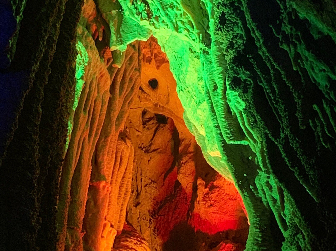 Coral Caverns景点图片