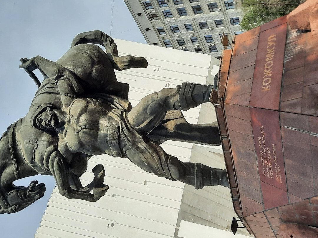 Monument to Baatyr Kaba Uulu Kozhomkul-比斯凯克必去景点