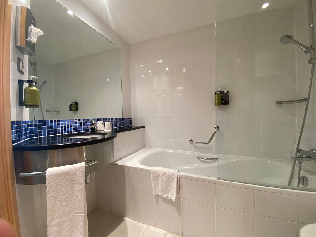 潘普洛纳快捷假日酒店主图