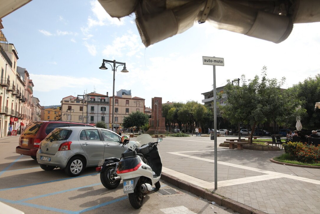 Piazza Costituzione-博萨必去景点